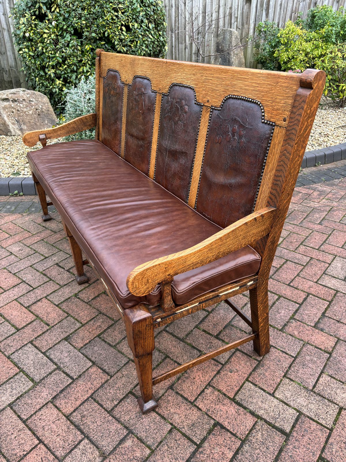 photo furniture Arts & Crafts Oak And Leather Settle