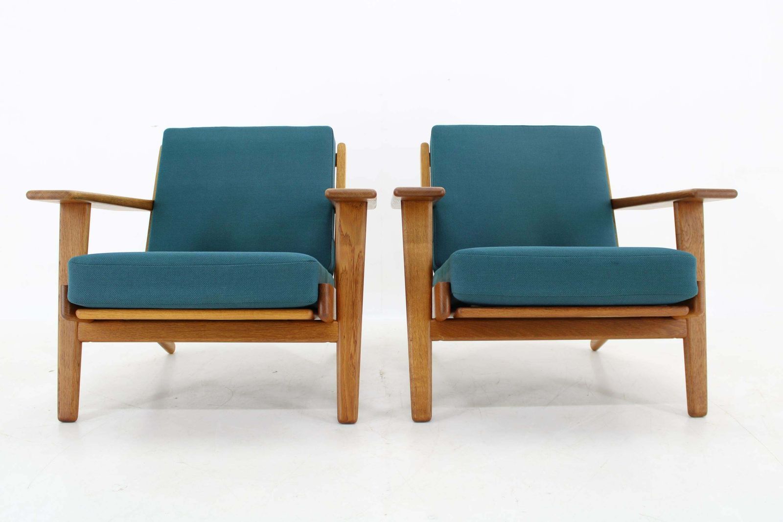 1960s Hans J. Wegner Pair Of Ge 290 Armchairs In Oak For Getama, Denmark photo furniture
