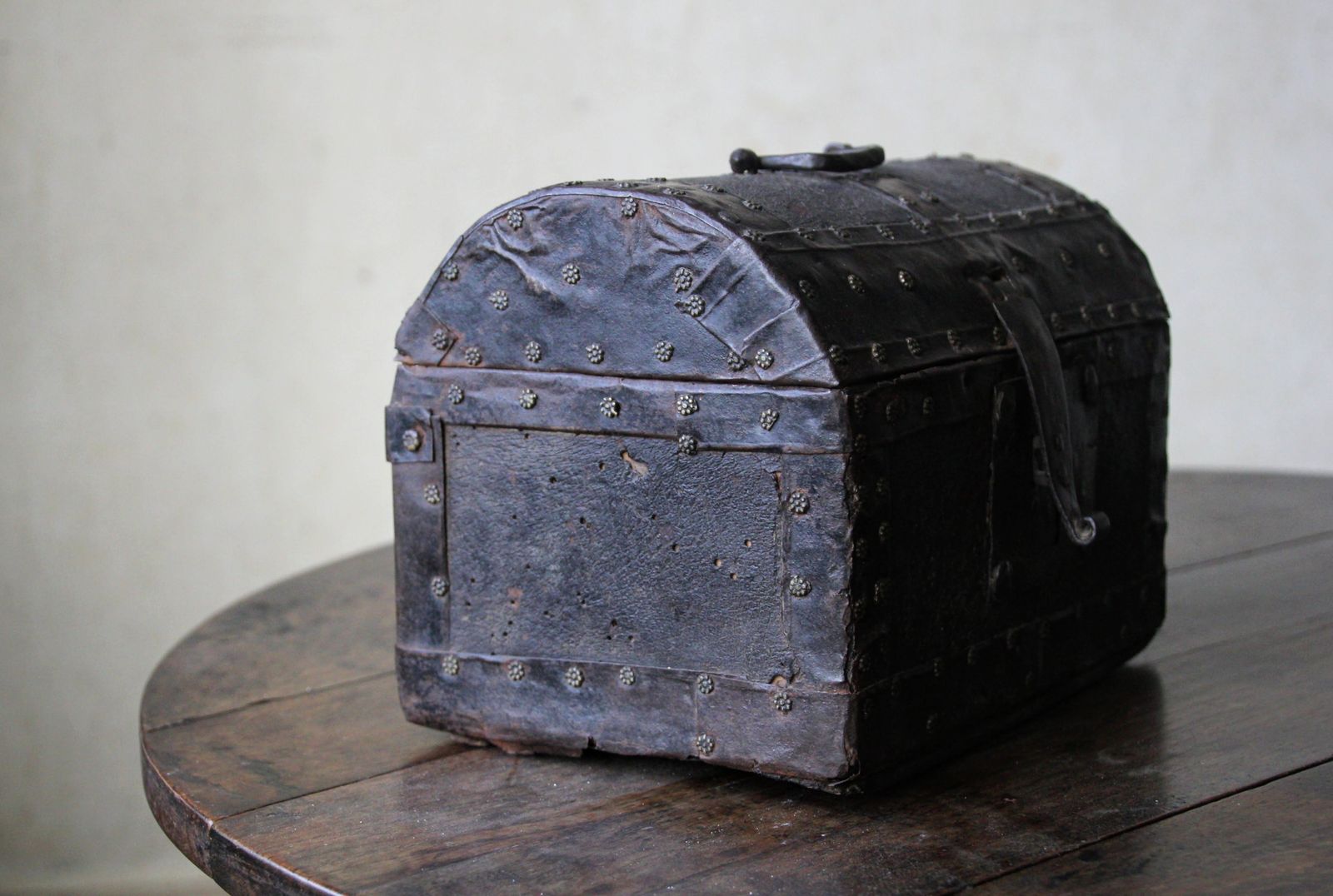 Antique 16th Century Leather Bound Wooden Casket Or Coffret, Spanish photo buy