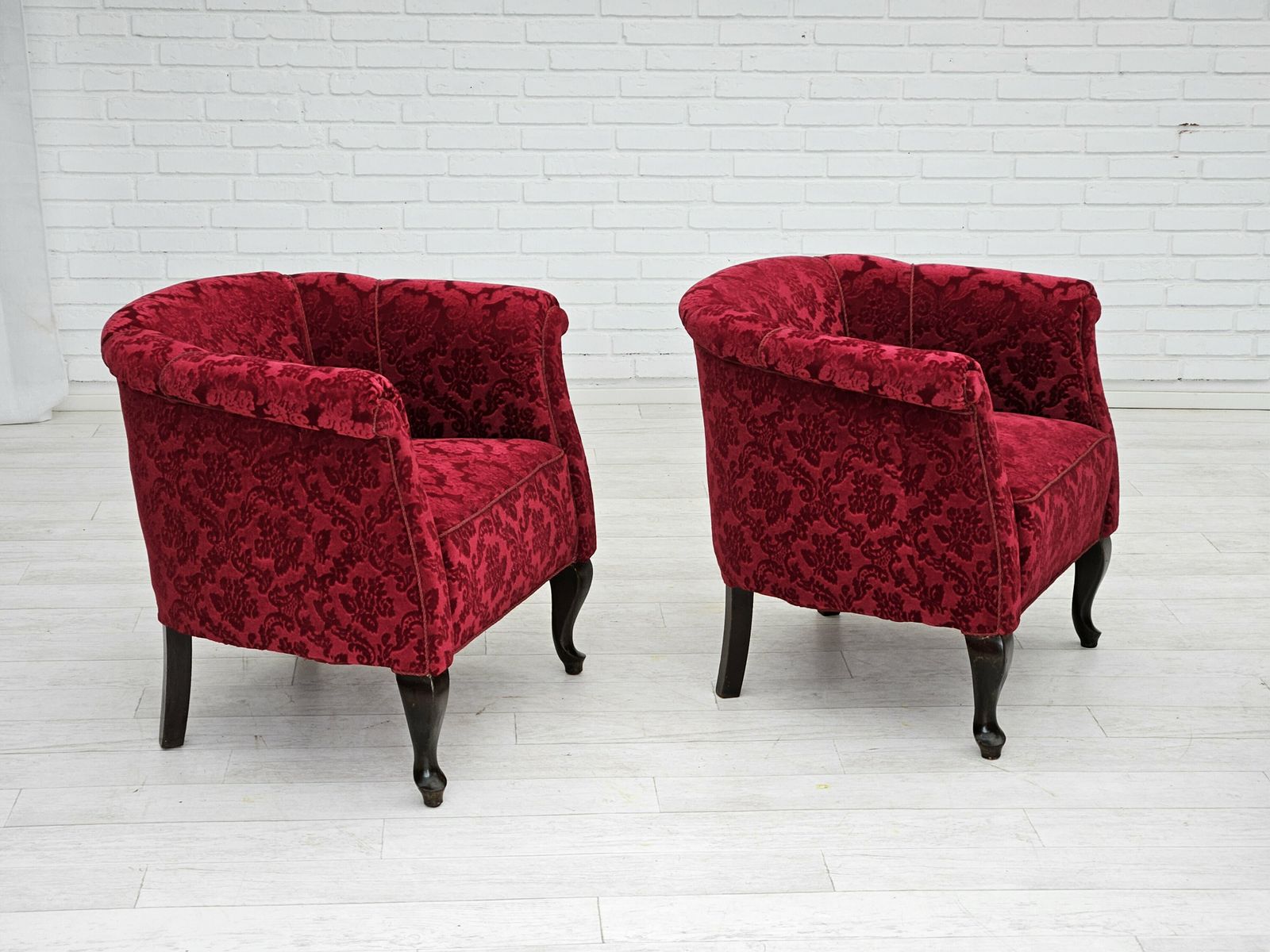 Ca. Jaren 1950, Paar Deense Lounge Fauteuils, Rood Katoen/Wollen Stof, Beukenhout. photo furniture