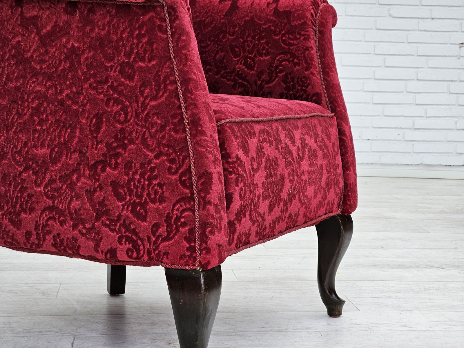 Meubels Ca. Jaren 1950, Paar Deense Lounge Fauteuils, Rood Katoen/Wollen Stof, Beukenhout. photo