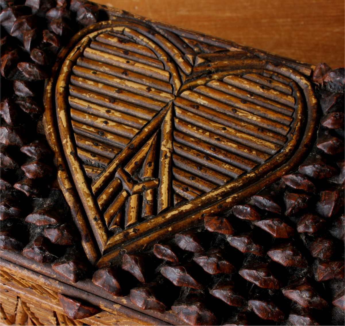Folk Art Wooden Box & Pine Cone Scale Decoration. Ma Mere French. C1920. photo vinterior