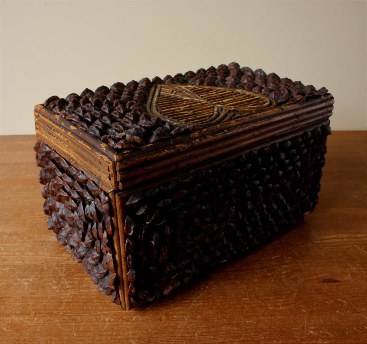 photo vinterior Folk Art Wooden Box & Pine Cone Scale Decoration. Ma Mere French. C1920.