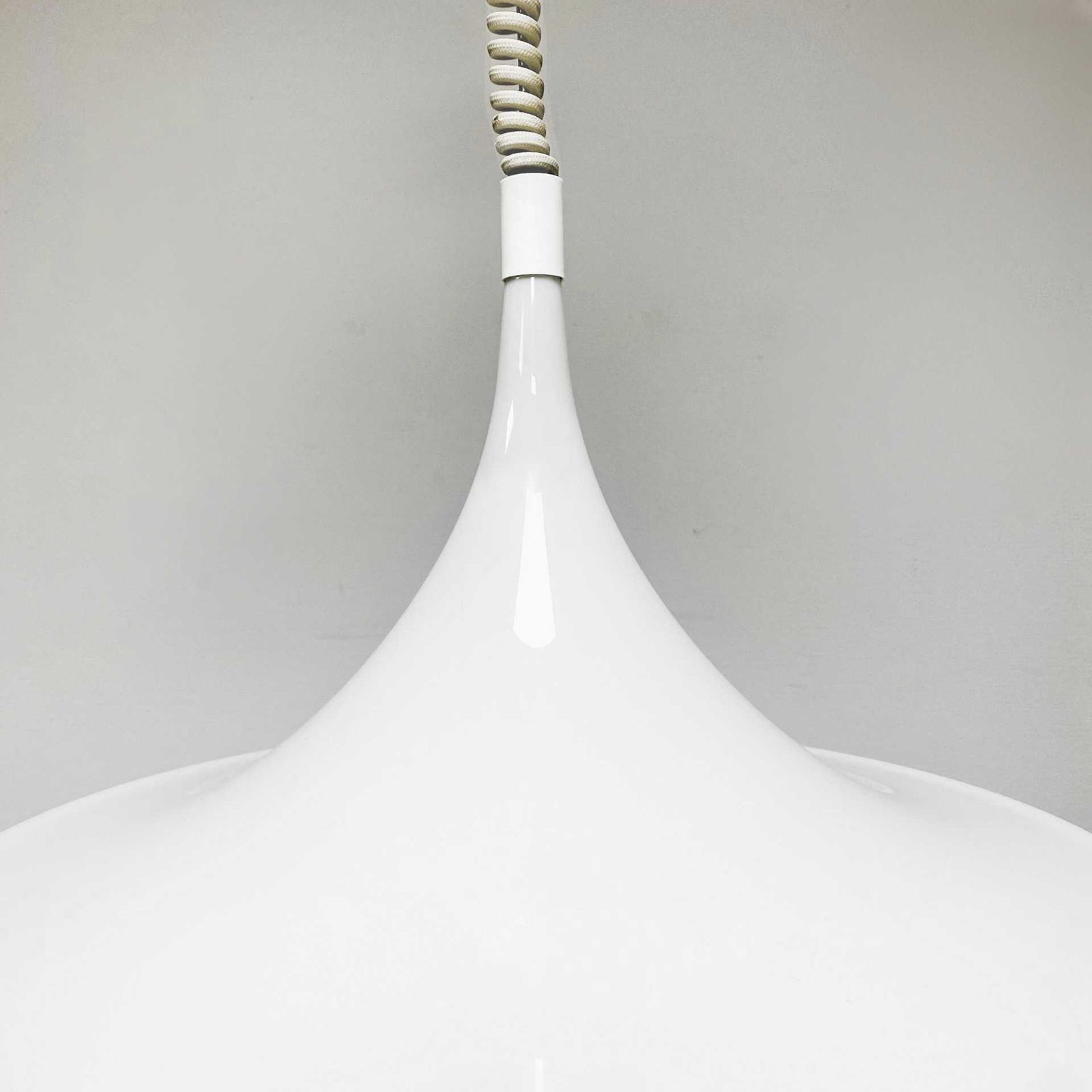 Vintage Trompetlamp Heksenhoed Dijkstra Wit photo Verlichting
