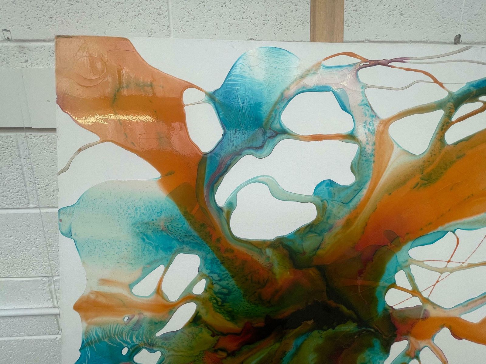 photo vinterior Philippe Aird Colourful Abstract Painting Using Orange & Turquoise Resin On A White Canvas 2005 Circa