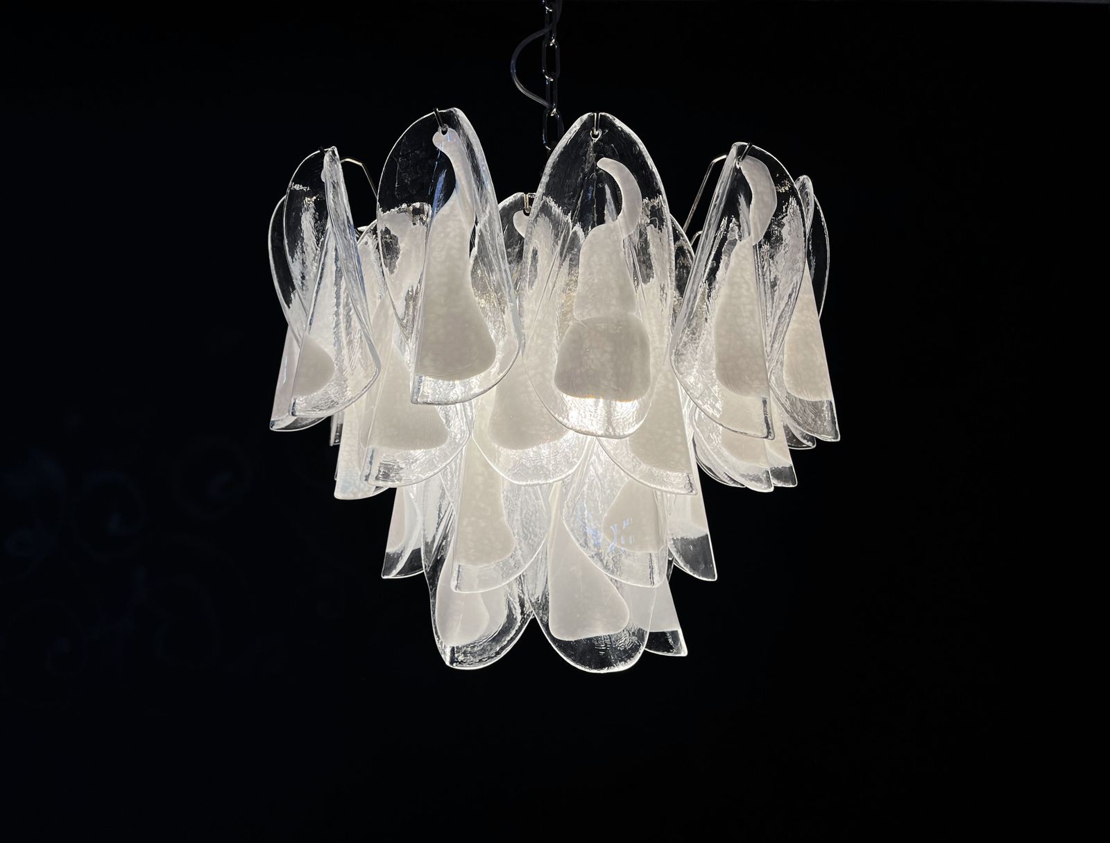 photo vinterior Italian Vintage Murano Chandelier   Mazzega   36 Lattimo Glass "Rondini"