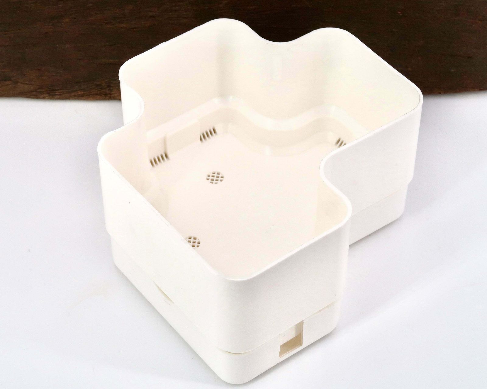 Small Vastill Plastic Planter With Water Tank By Michael Mccann, 1970s / White, Plant Cactus, Italian Design photo furniture