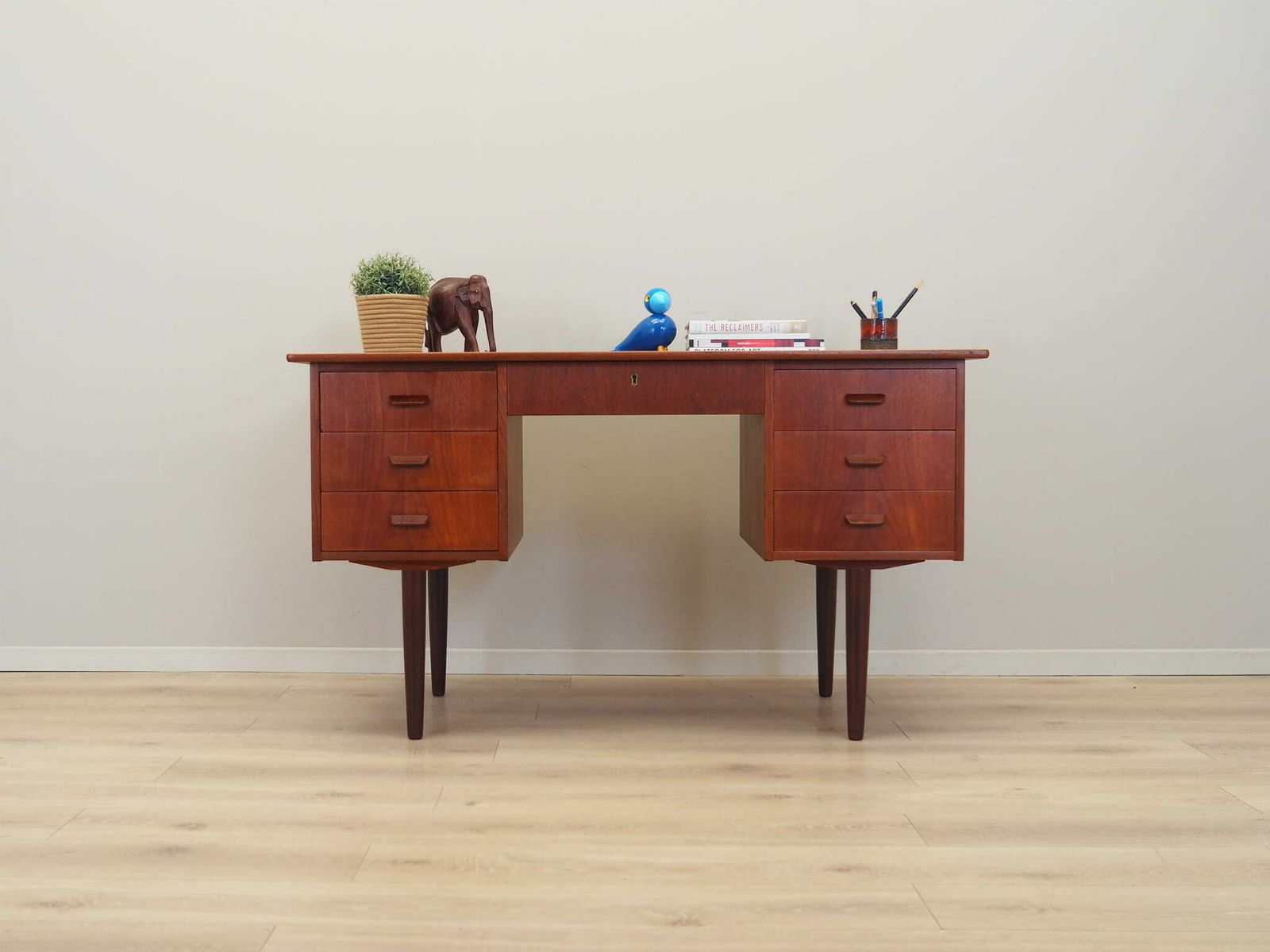 Teakhouten Bureau, Deens Design, Jaren 1970, Productie: Denemarken photo furniture
