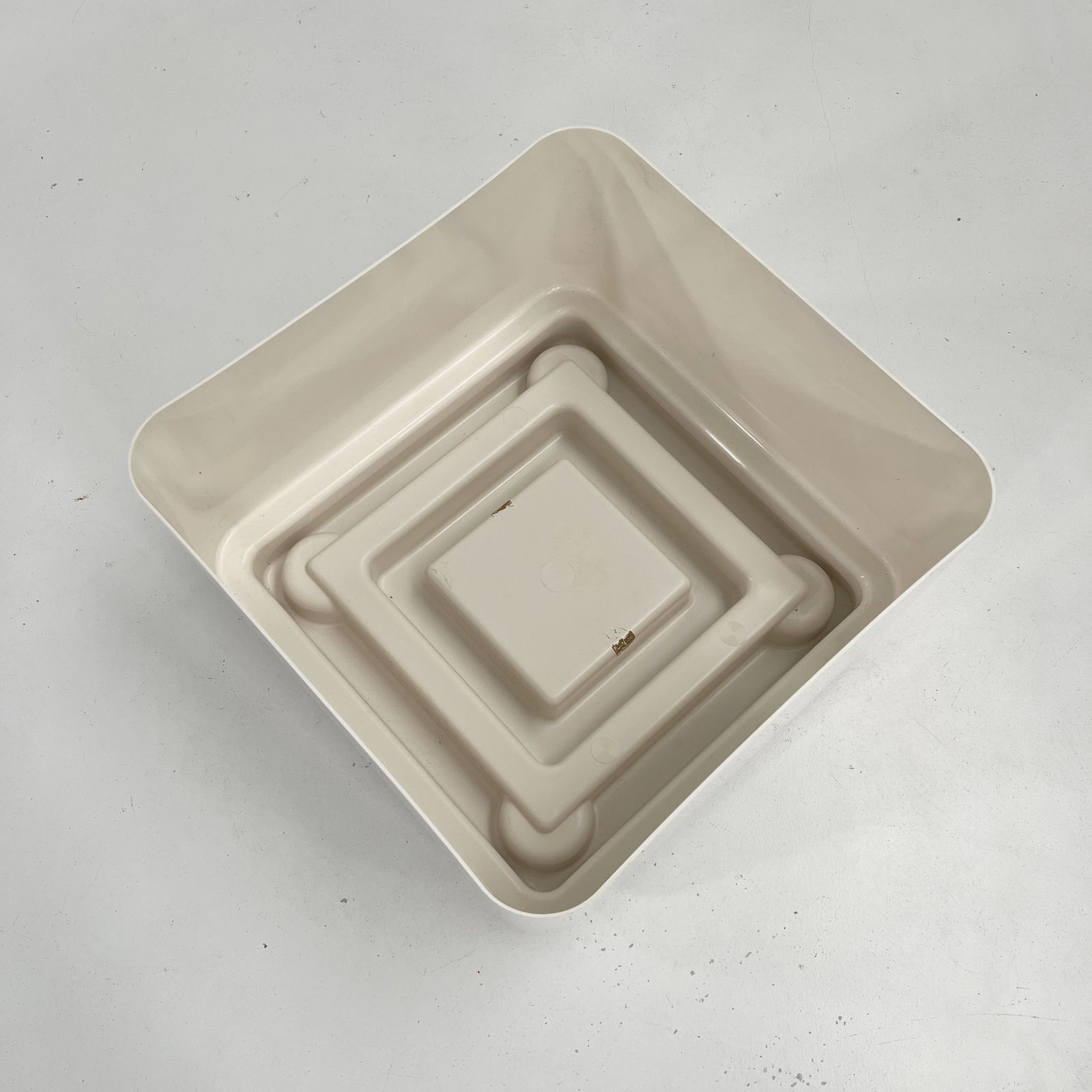 Large White Planter On Wheels Model 4686 By Anna Castelli For Kartell, 1970s photo Home Decor