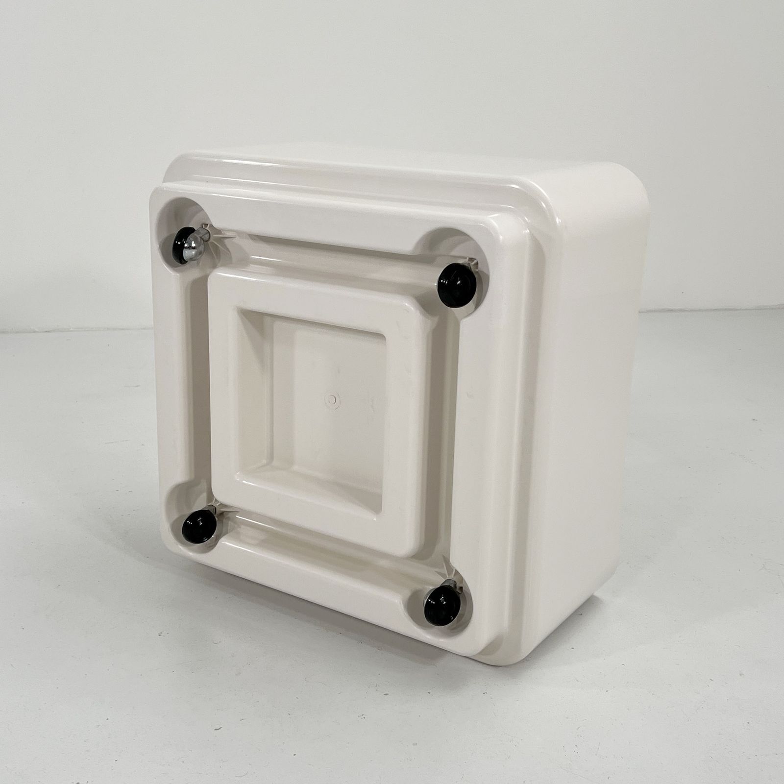 Large White Planter On Wheels Model 4686 By Anna Castelli For Kartell, 1970s photo buy