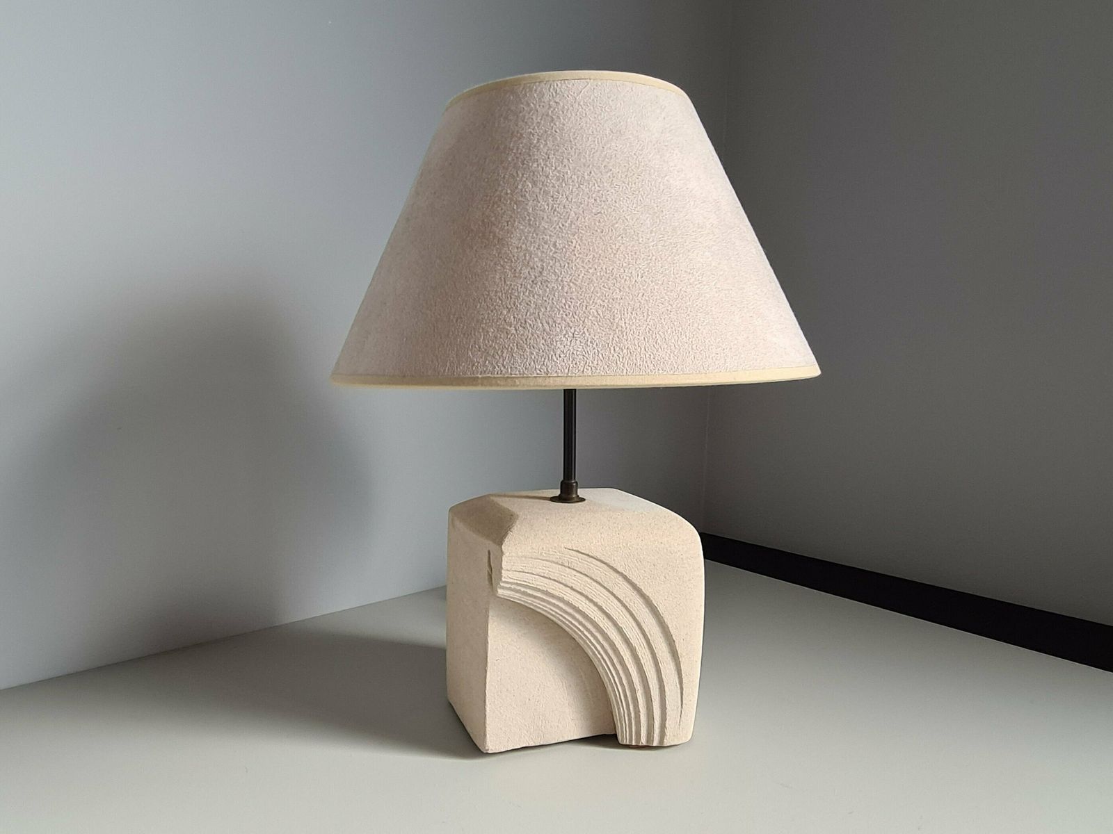 Albert Tormos Style Sculpture Lamp In White Stone / 60s / Art / Artisanal Work / Mid Century / France / 20th Century
