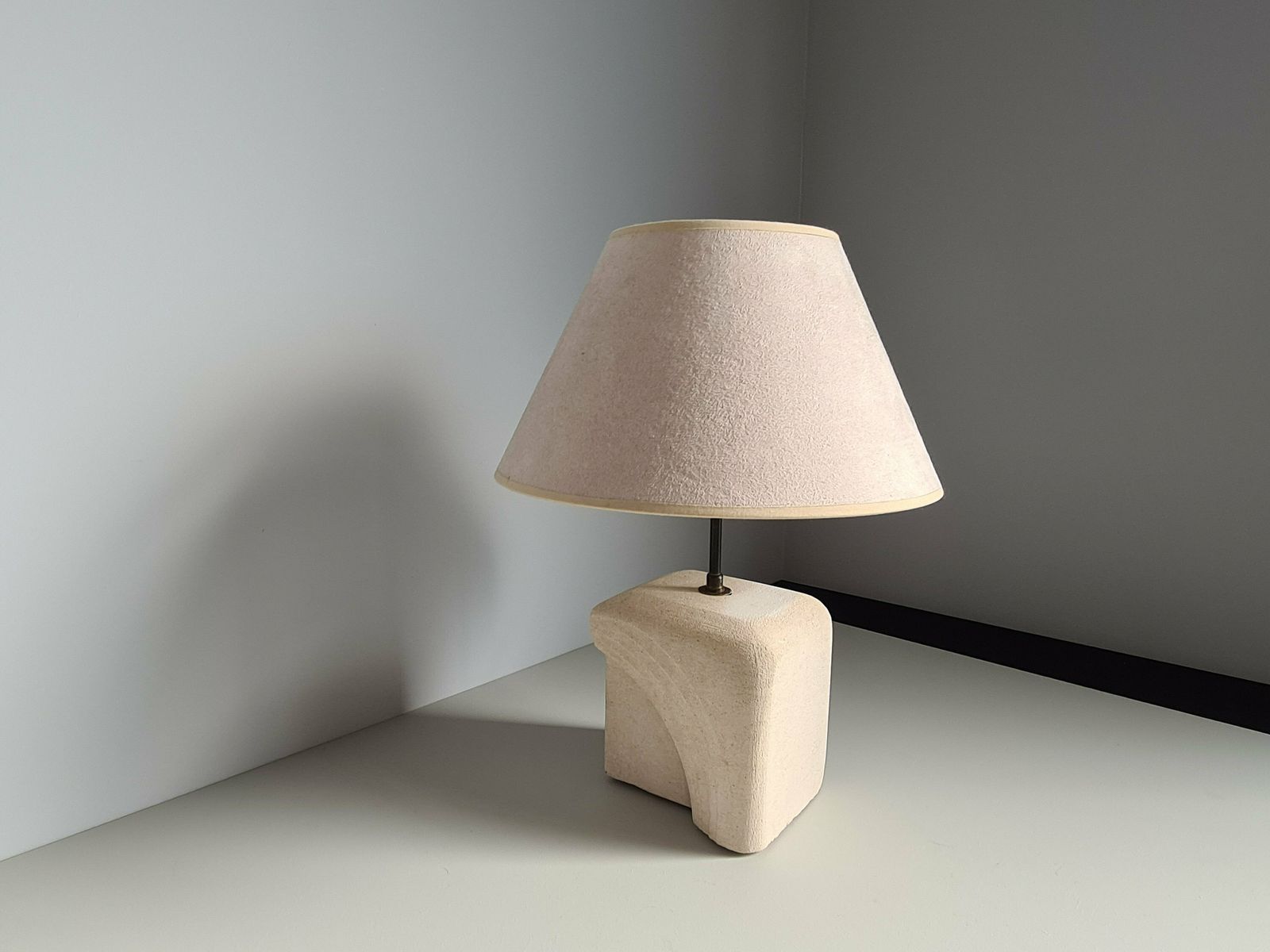 photo furniture Albert Tormos Style Sculpture Lamp In White Stone / 60s / Art / Artisanal Work / Mid Century / France / 20th Century