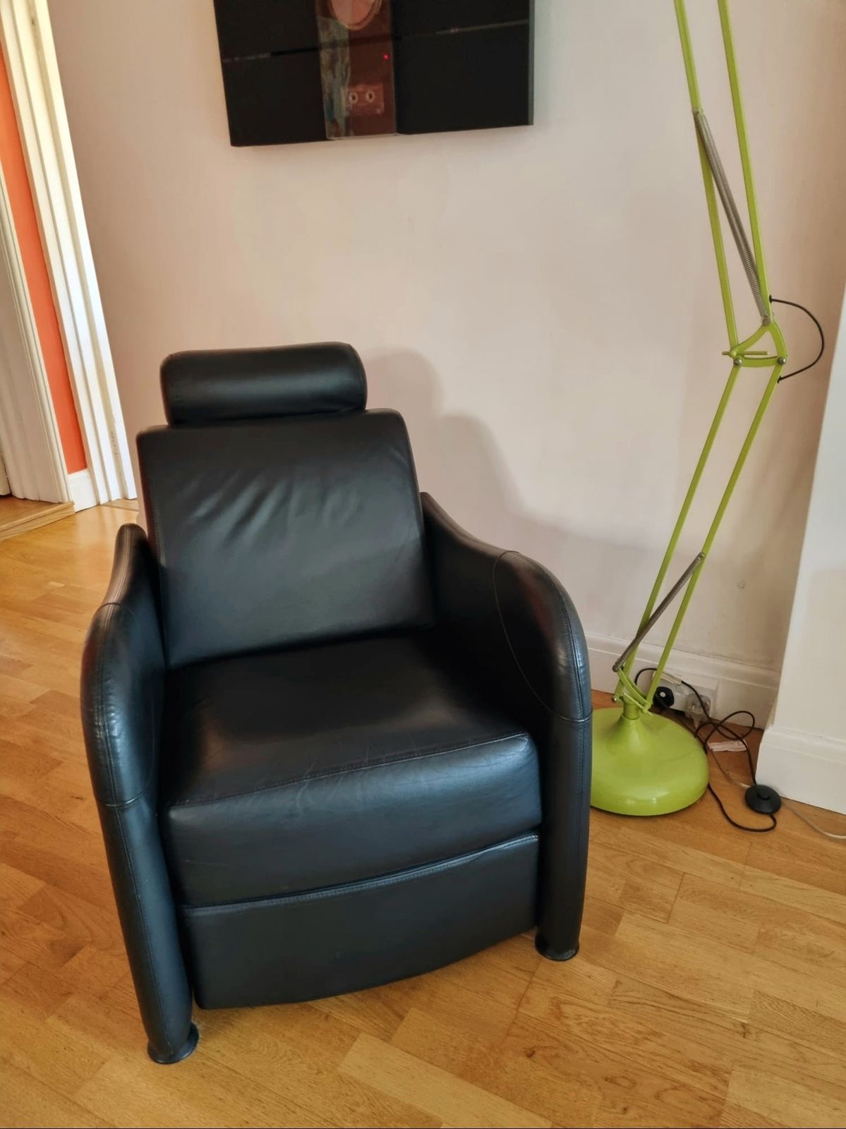 Linge Roset Petite Siete Black Leather  Manual Recliner Iconic Designer  Armchair photo furniture