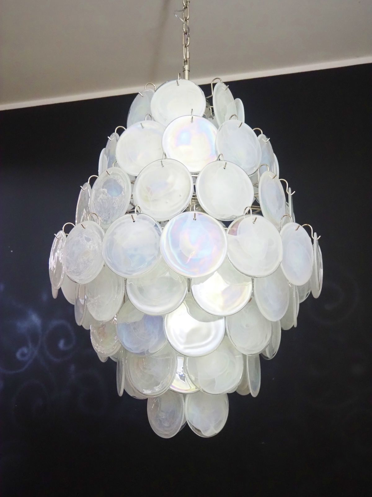 Huge Vintage Italian Murano Chandelier   87 White Alabaster Disks