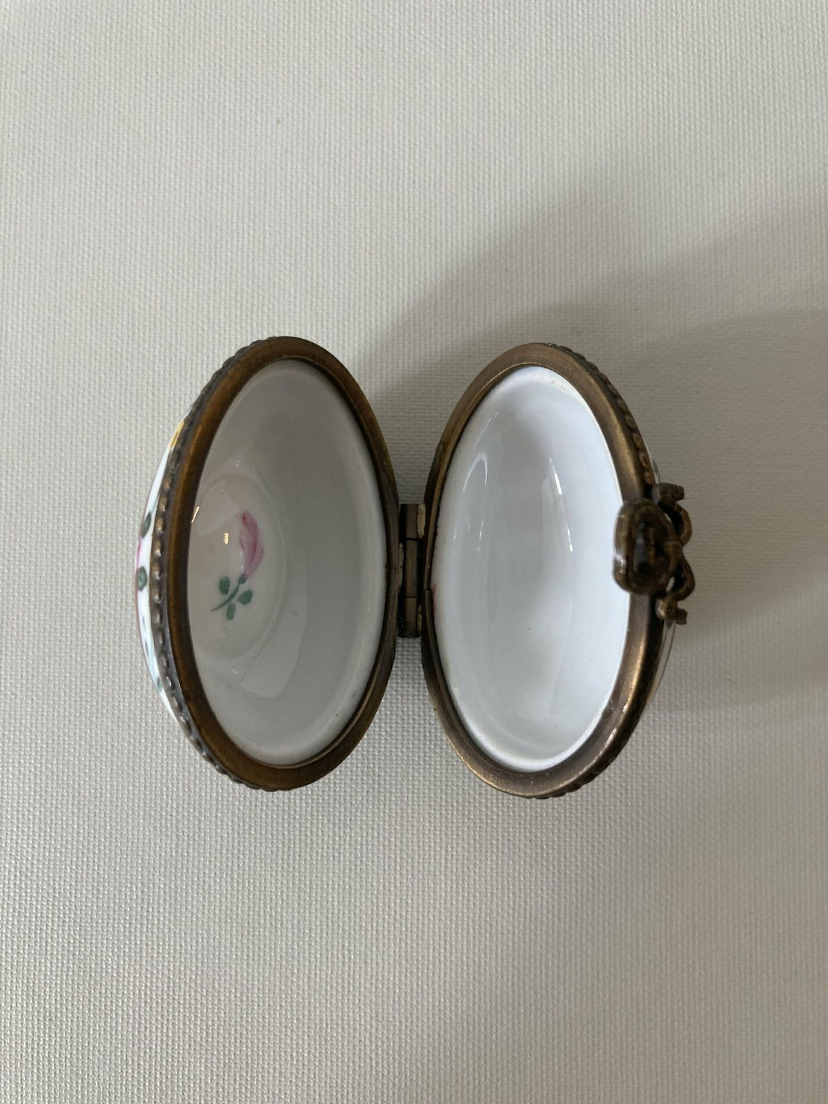 Limoges France Peint Main Porcelain Mini Trinket Jewelry Box Egg Shape Hand Painted Flowers And Leaves photo 83.0