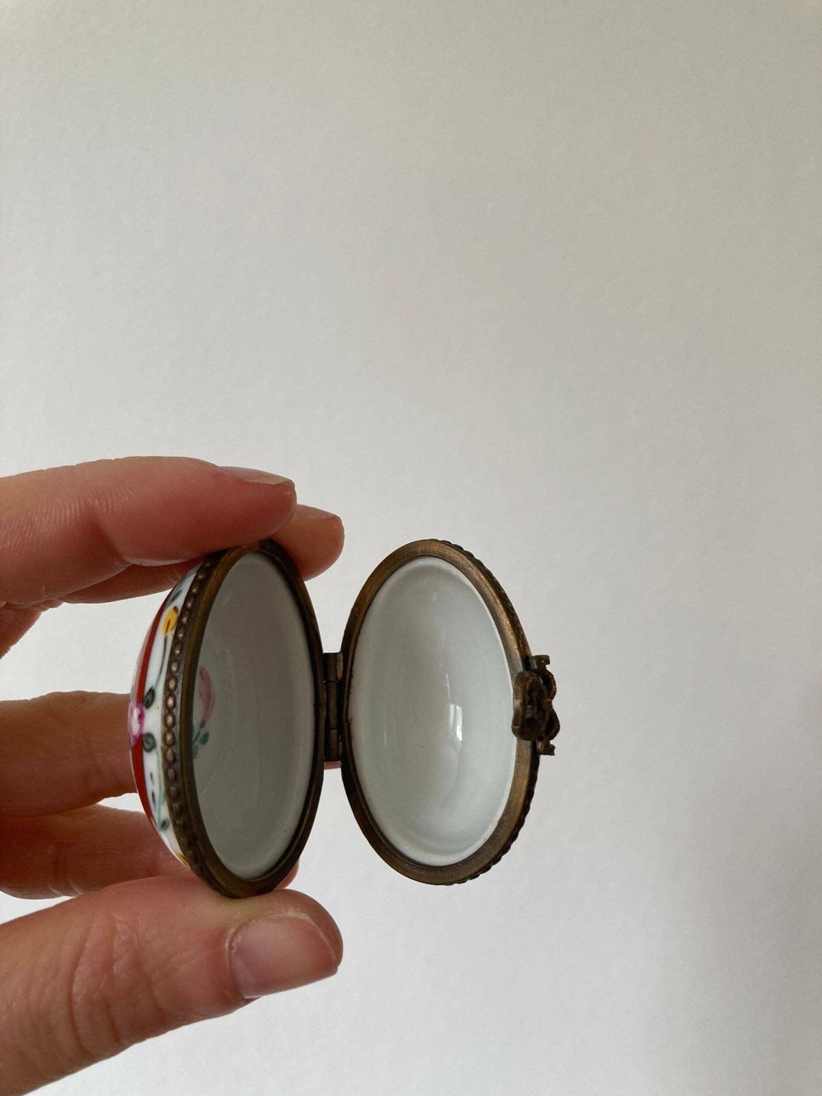 Limoges France Peint Main Porcelain Mini Trinket Jewelry Box Egg Shape Hand Painted Flowers And Leaves photo vintage