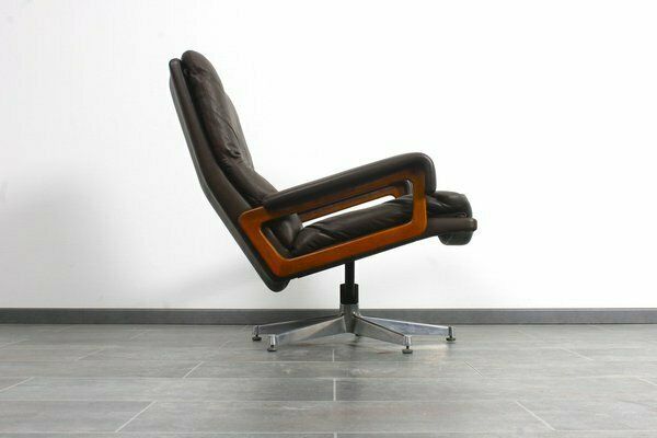 King Chair In Brown Leather By André Vandenbeuck For Strässle 1960s photo for sale