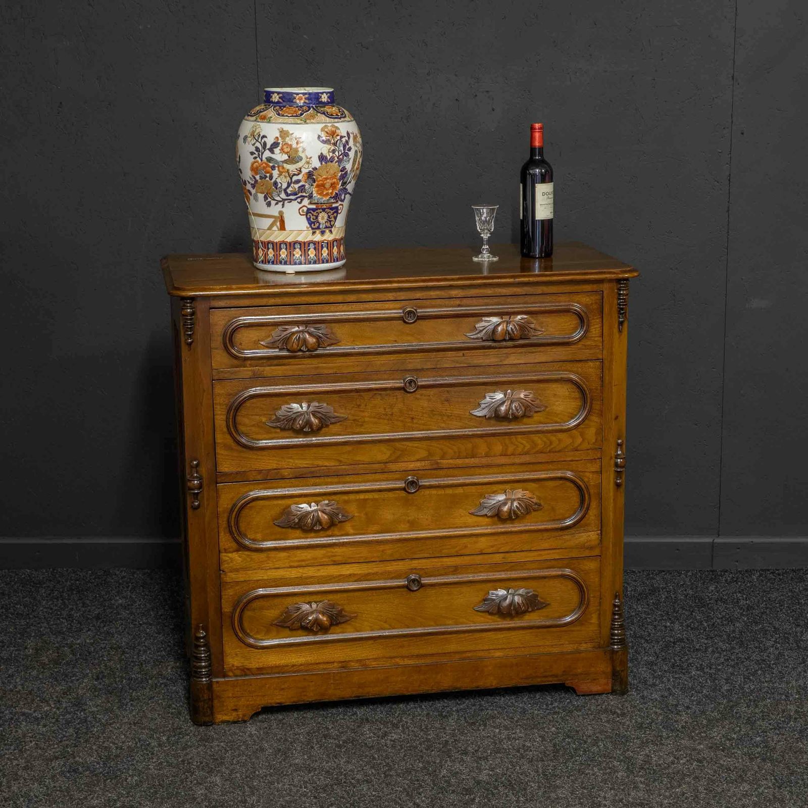 photo vinterior Late 19th Century French Walnut Chest Of Drawers