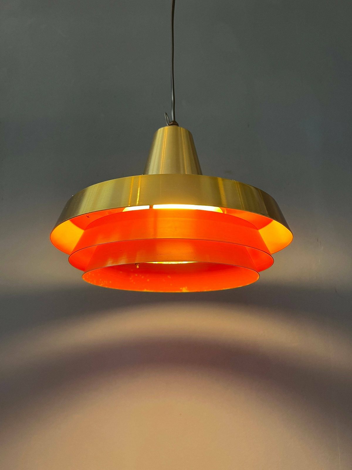 Mid Century Oranje Deense Stijl Messing Hanglamp