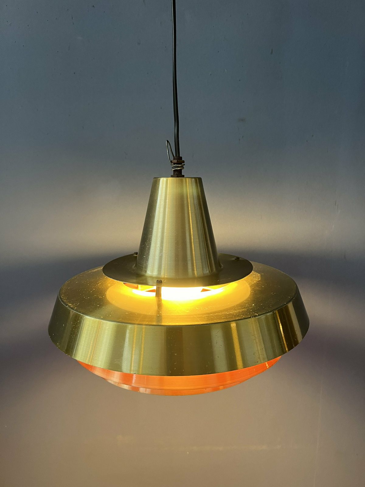 Mid Century Oranje Deense Stijl Messing Hanglamp photo furniture