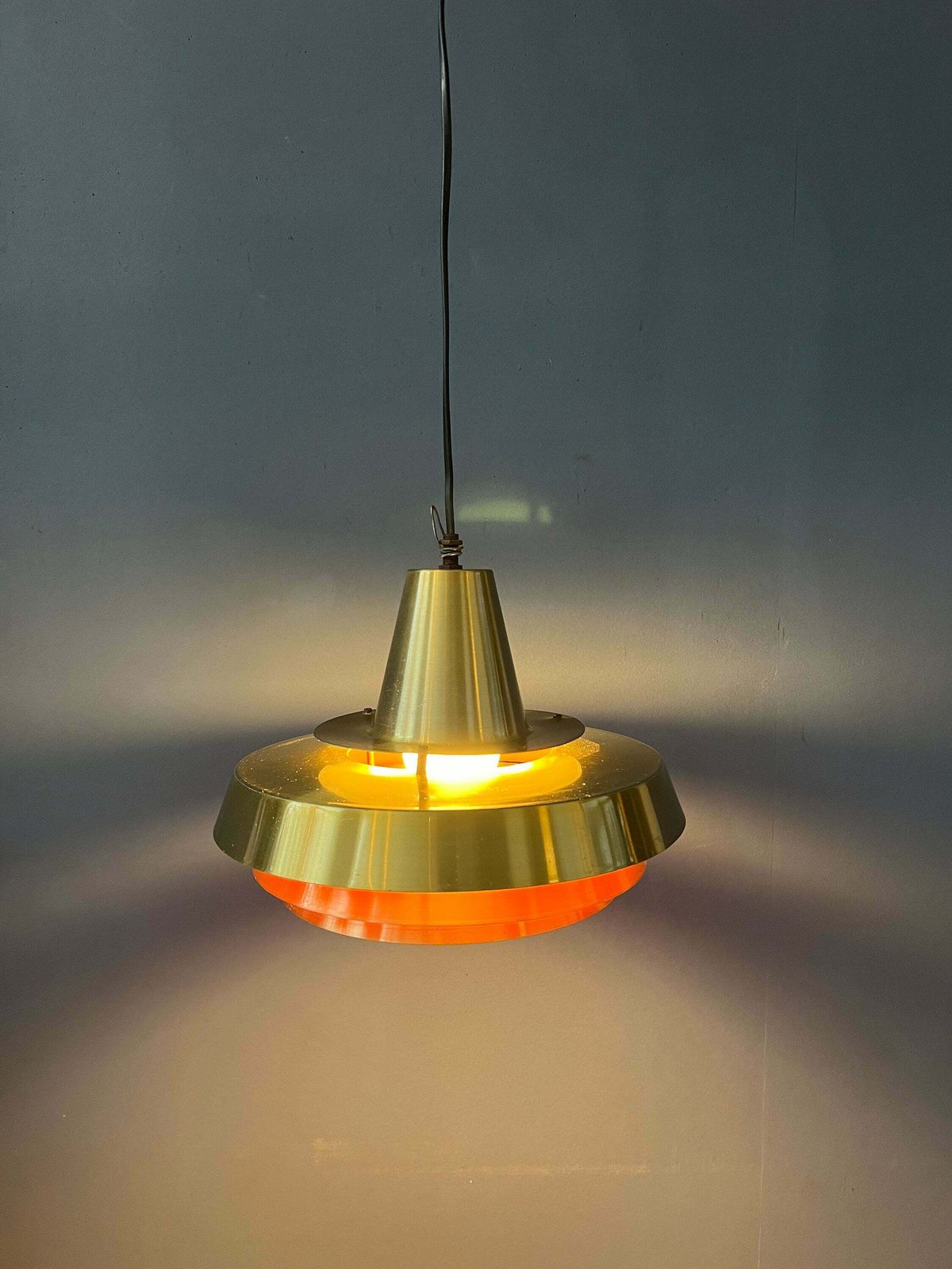 Mid Century Oranje Deense Stijl Messing Hanglamp photo for sale