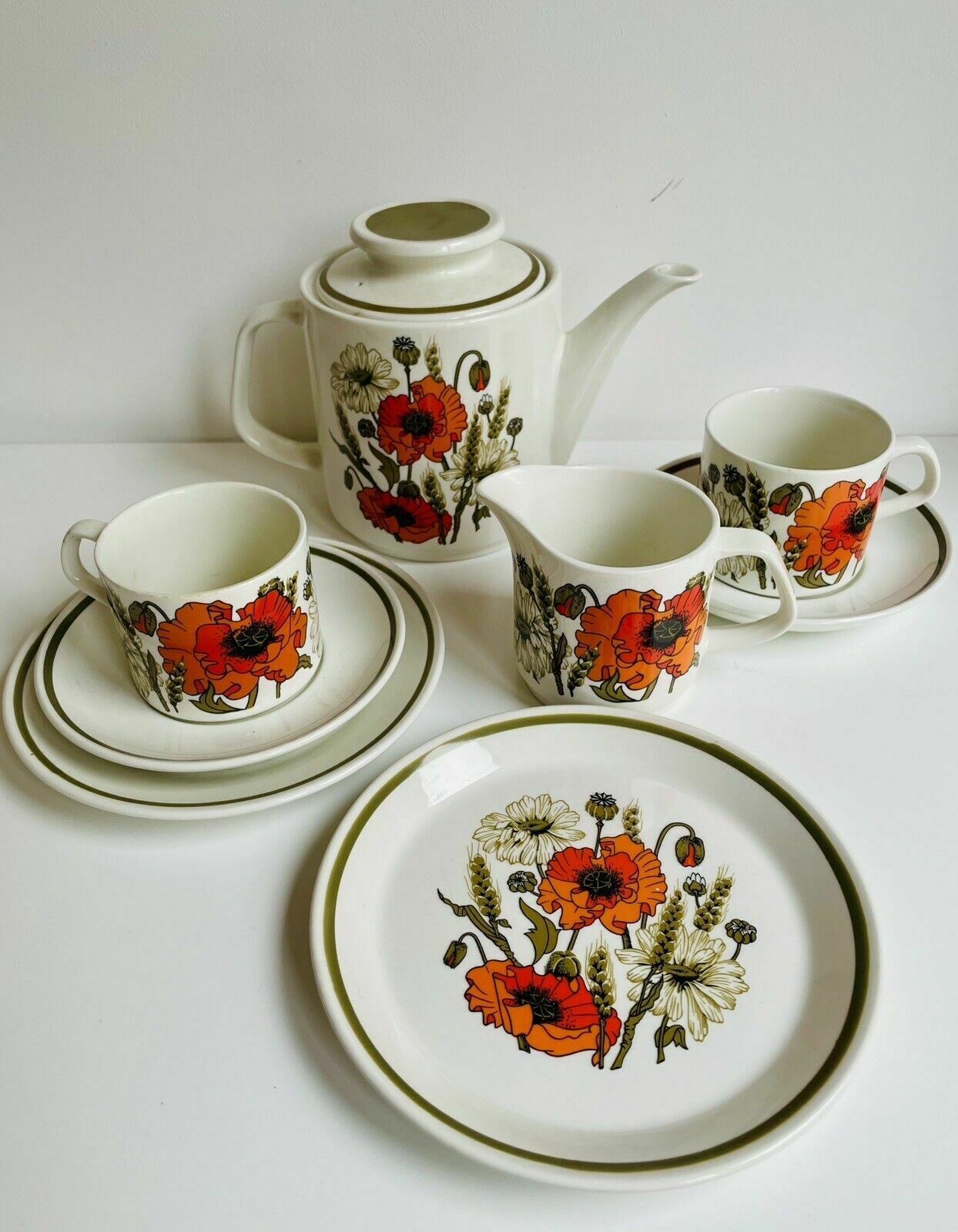 photo for sale J&G Meakin Studio "Poppy" Tea Pot & Milk Jug, 2 Cups & Saucers, 2 Tea Plates