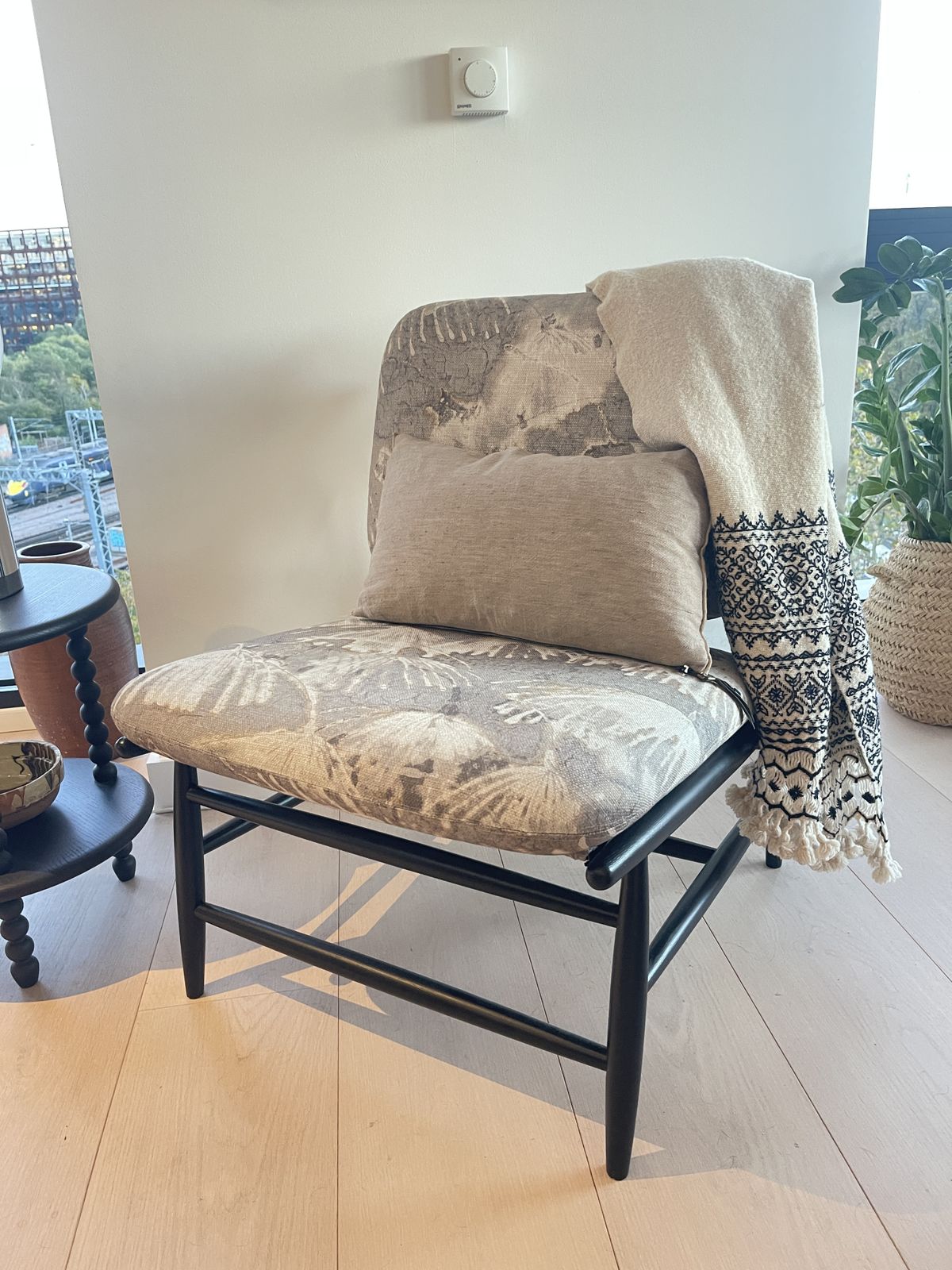 photo vinterior Ercol Von Chair, 2010s, Linen, Contemporary