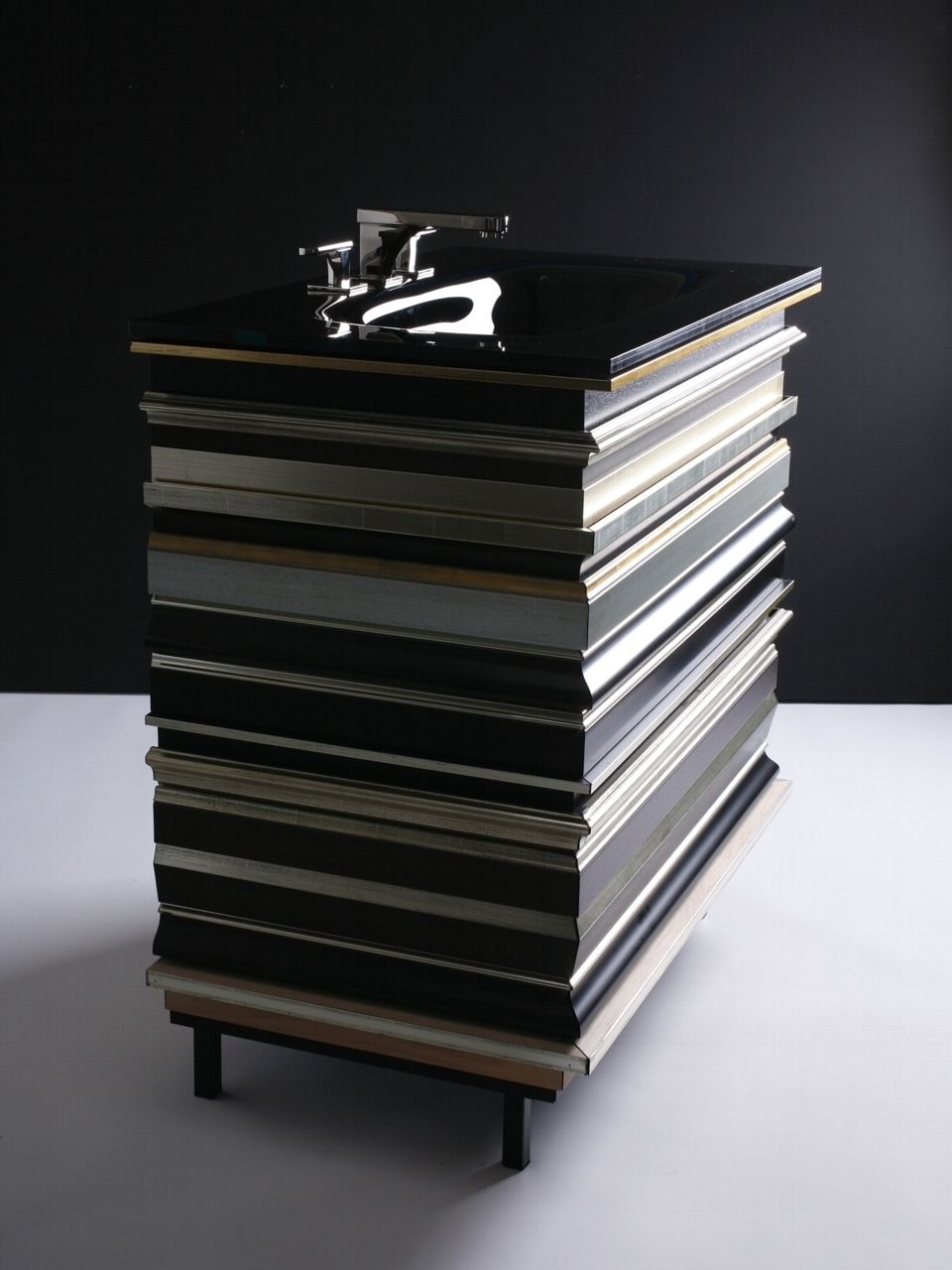 photo furniture Console, Lacquered And Gilded, Glass Top With Washbasin And Faucet By Thg