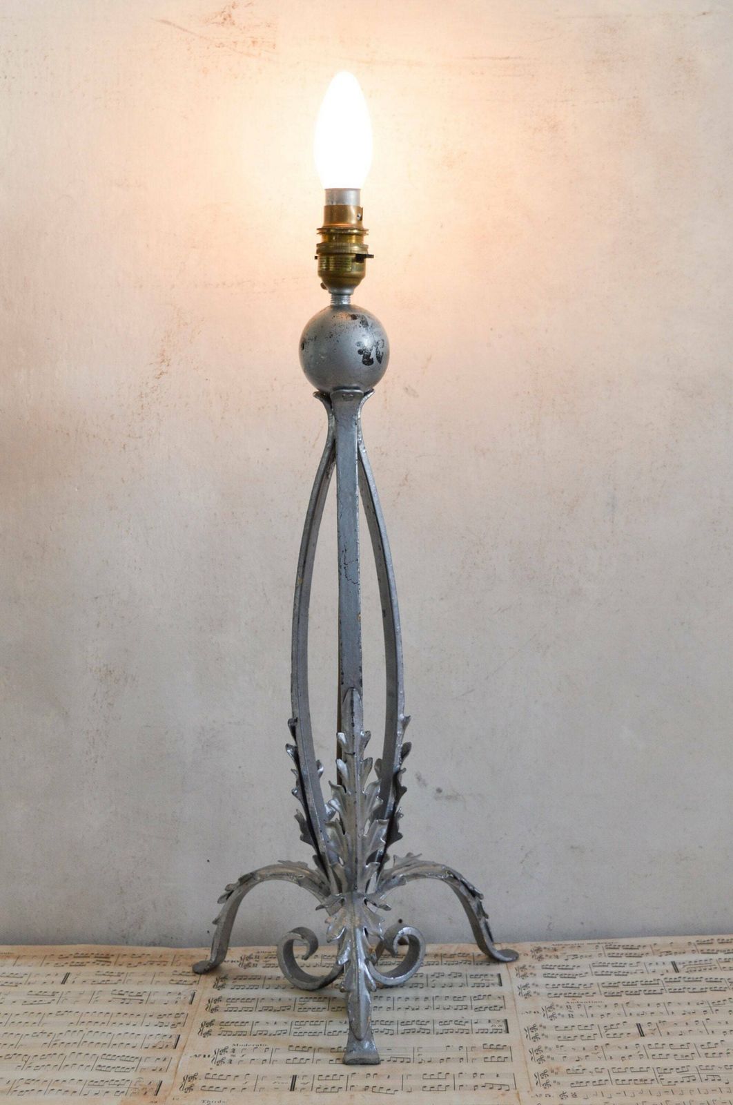 Handmade Tall Acanthus Leaves Table Lamp, Silver Desk Night Light Table Light 50x22 Cm, Long 3.10 Meter Cable Lead photo 50.0