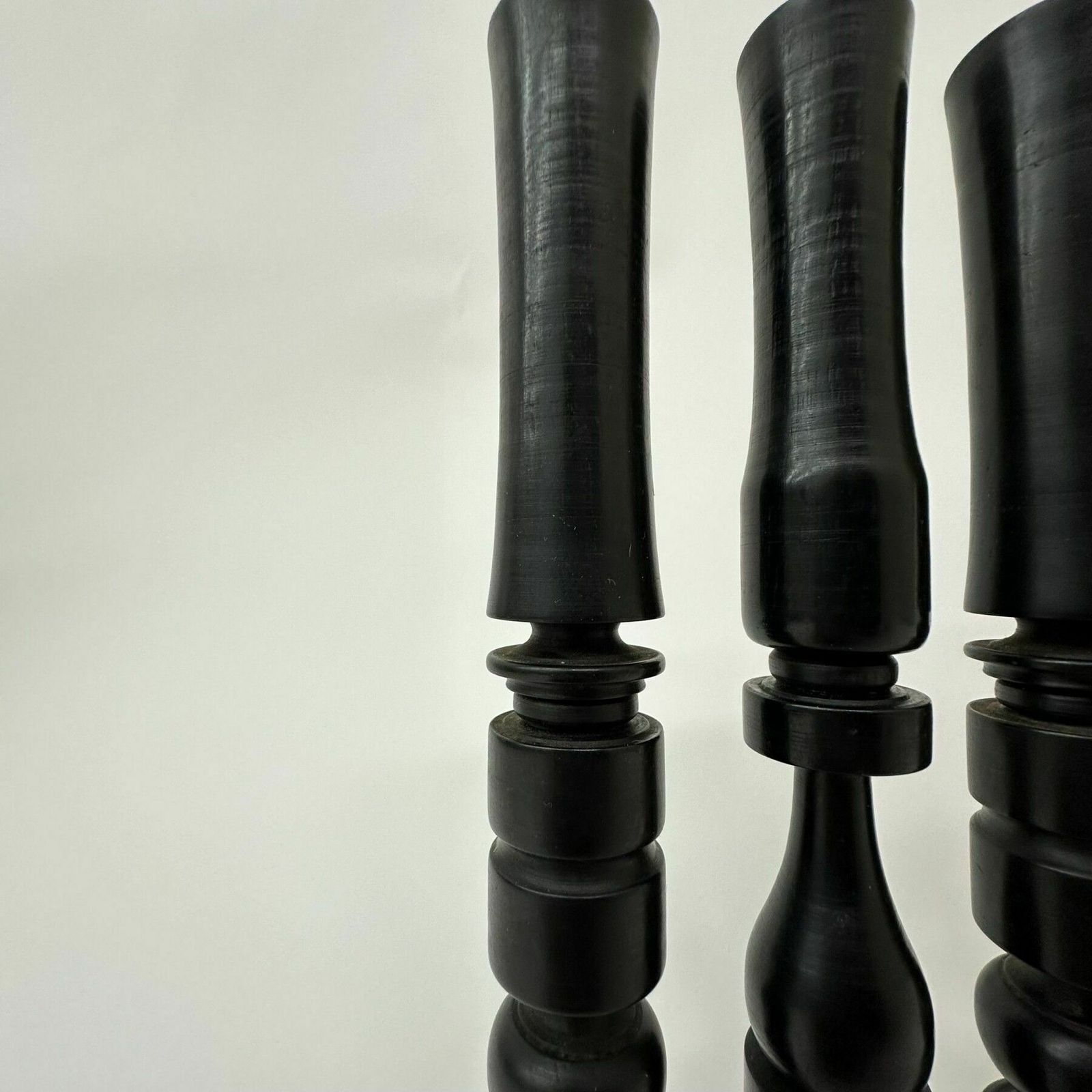 Set Van 4 Met De Hand Gedraaide Ebbenhouten Edwardiaanse Kandelaars, Ca. Jaren 1900 photo Woonaccessoires