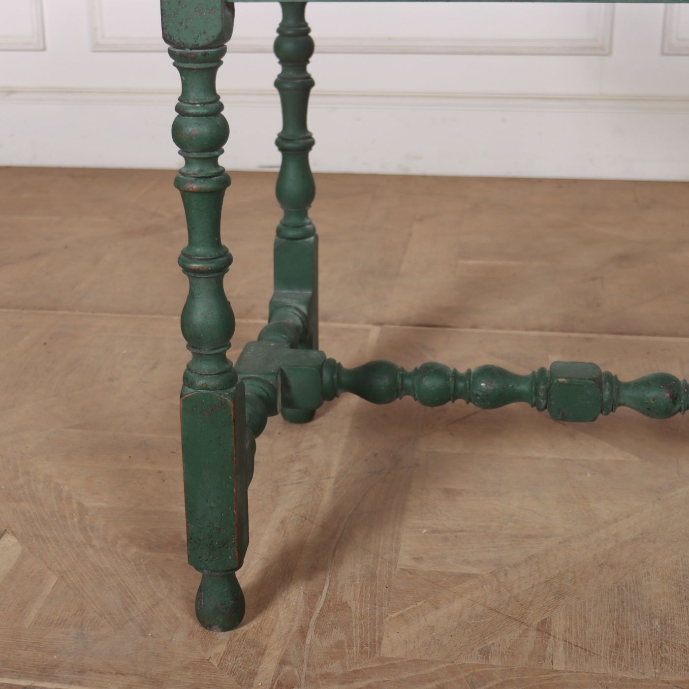 Tables  » Lamp Tables » 18th Century English Lamp Table photo Furniture