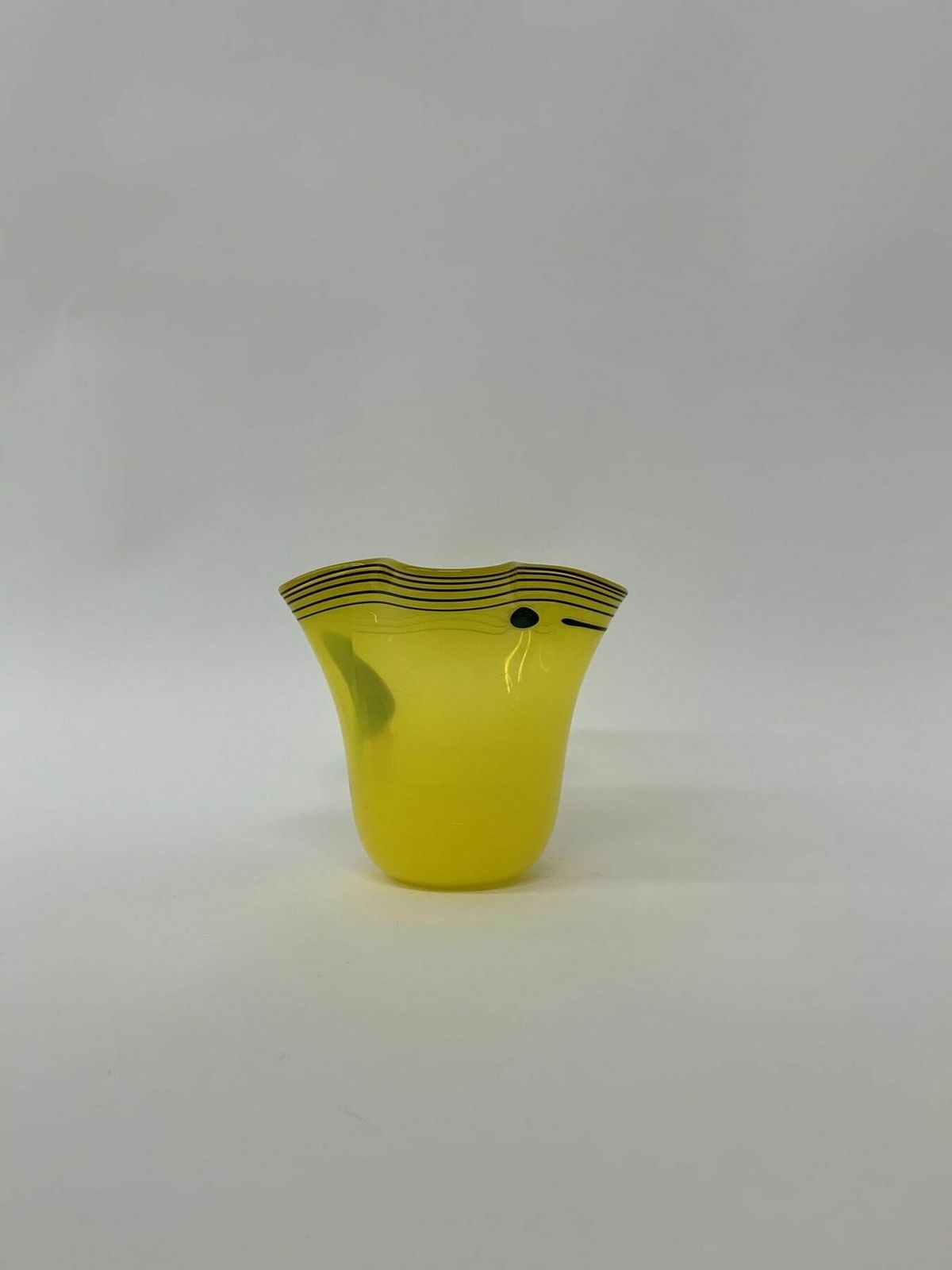 Carlos R Pebaque Vase Sweden 1993 photo Woonaccessoires