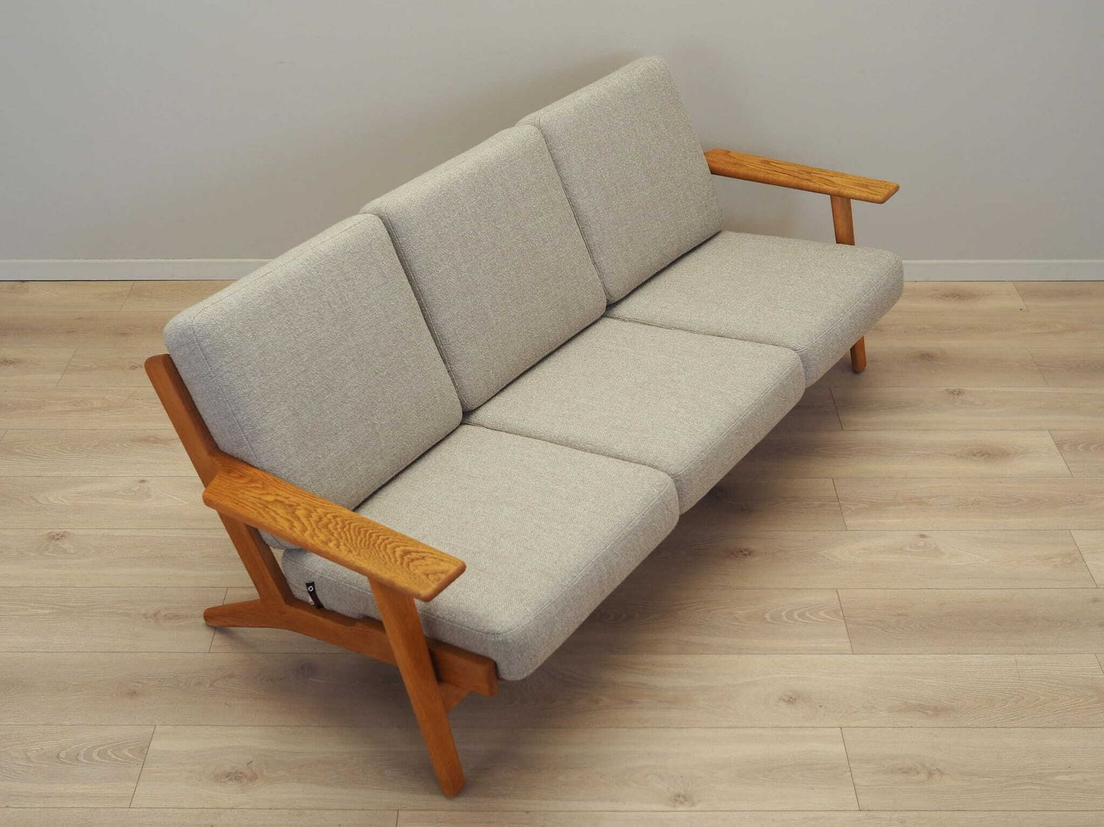 Oak Sofa, Danish Design, 1960s, Designer: Hans J. Wegner, Manufacturer: Getama photo vintage