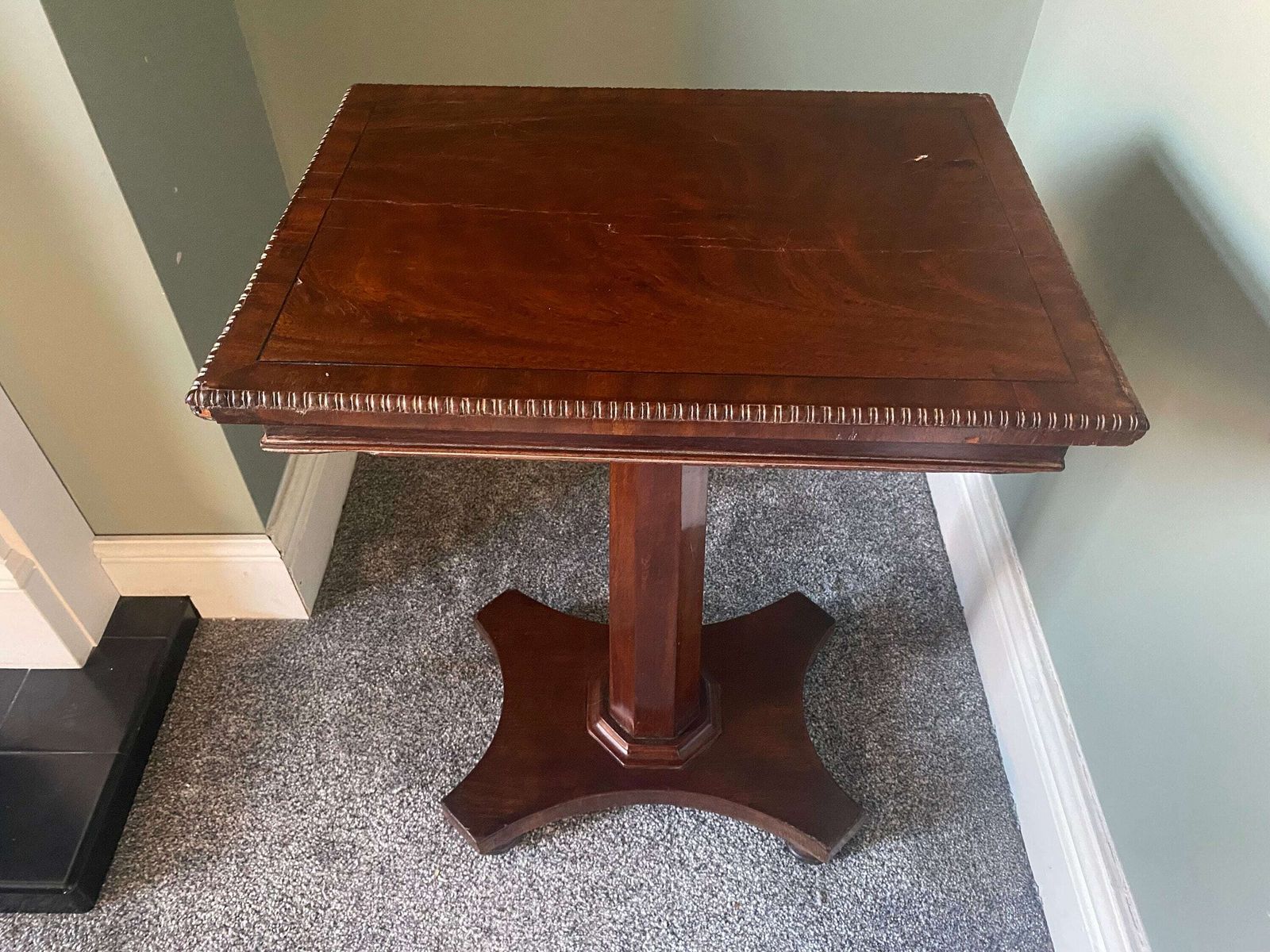 photo furniture Antique Arts And Crafts Mahogany Side Table Wine Table With Detailed Table Top & Pedestal Base