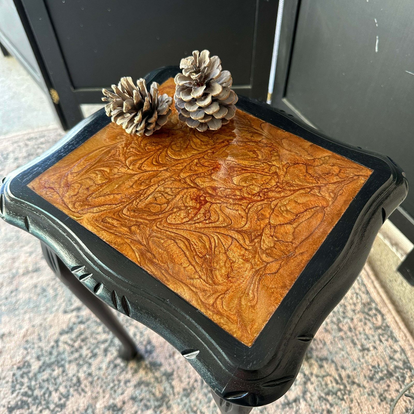 Resin Table Vintage Wine Table With The Modern Twist photo 225.0