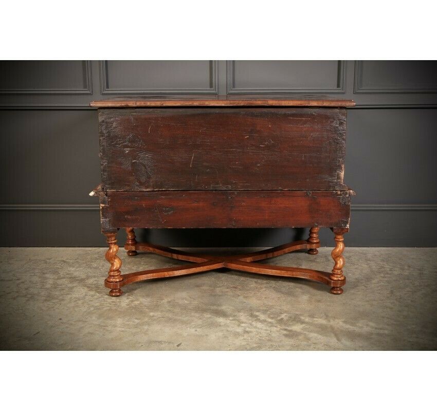 photo vinterior William & Mary Walnut Mule Chest On Stand