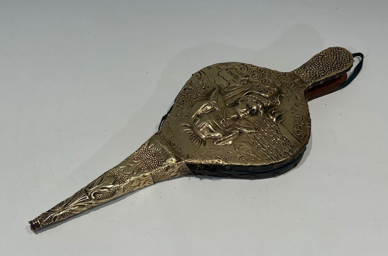 photo buy Fireplace Bellows In Repoussé Brass With The Effigy Of A Woman