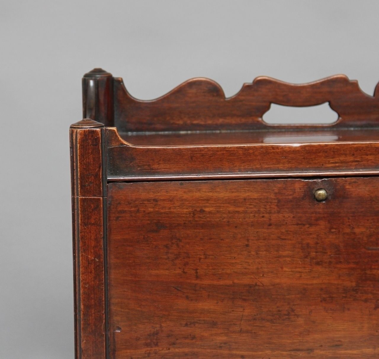 photo furniture 18th Century Mahogany Bedside Cupboard