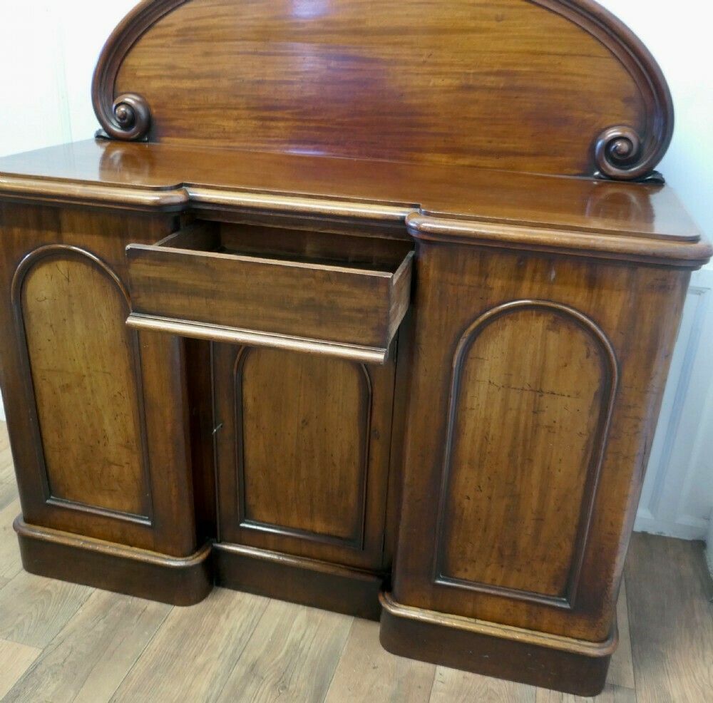 A Medium Size Victorian Sideboard Or Chiffonier photo vinterior