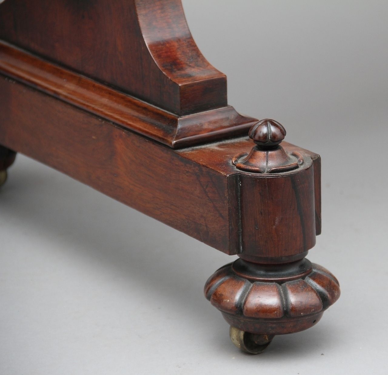 photo vinterior 19th Century Rosewood Writing Table