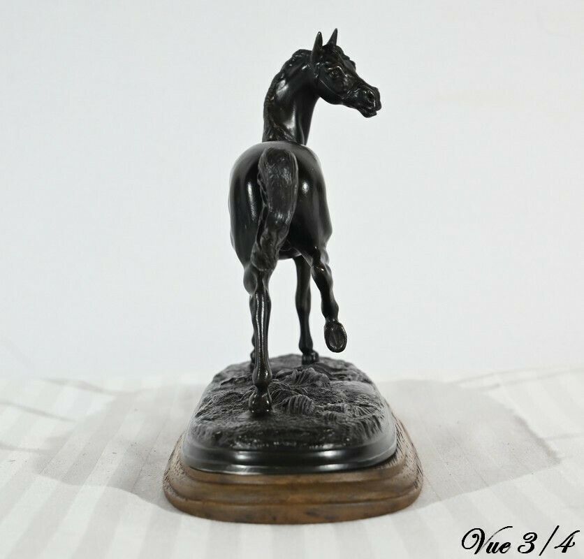 photo vintage Horse In Regulates On Wooden Base – Early 20th Century