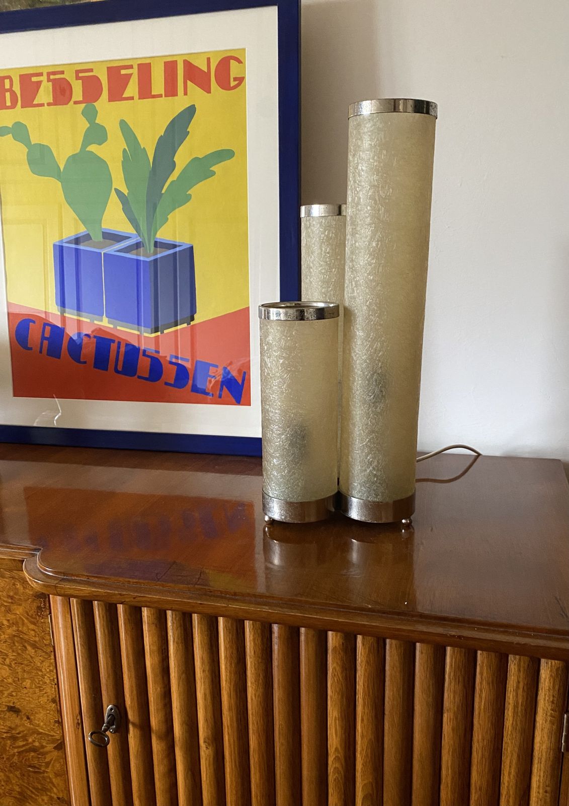 photo vintage Hollywood Regency Fiberglass And Brass Table Lamp, Italy 1970s