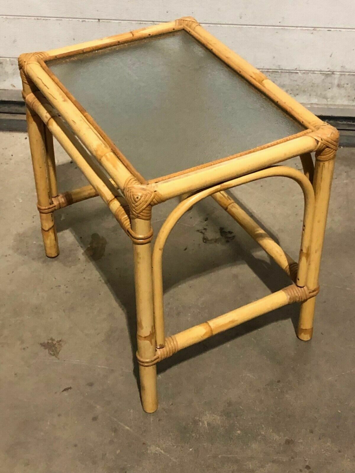photo vintage Large Nest Of Vintage Bamboo Tables / Coffee Tables
