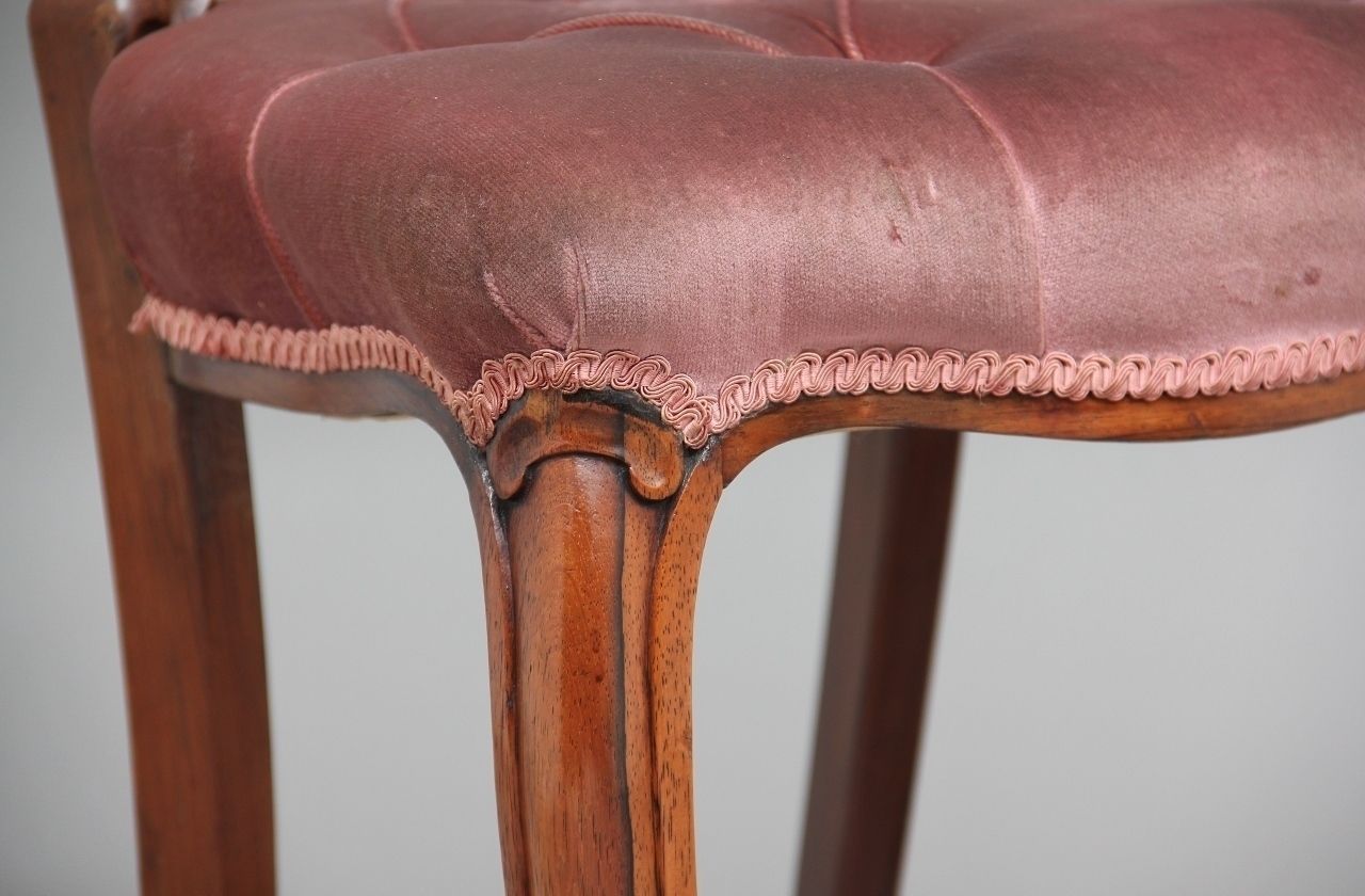 photo furniture A Set Of Six 19th Century Rosewood Dining Chairs