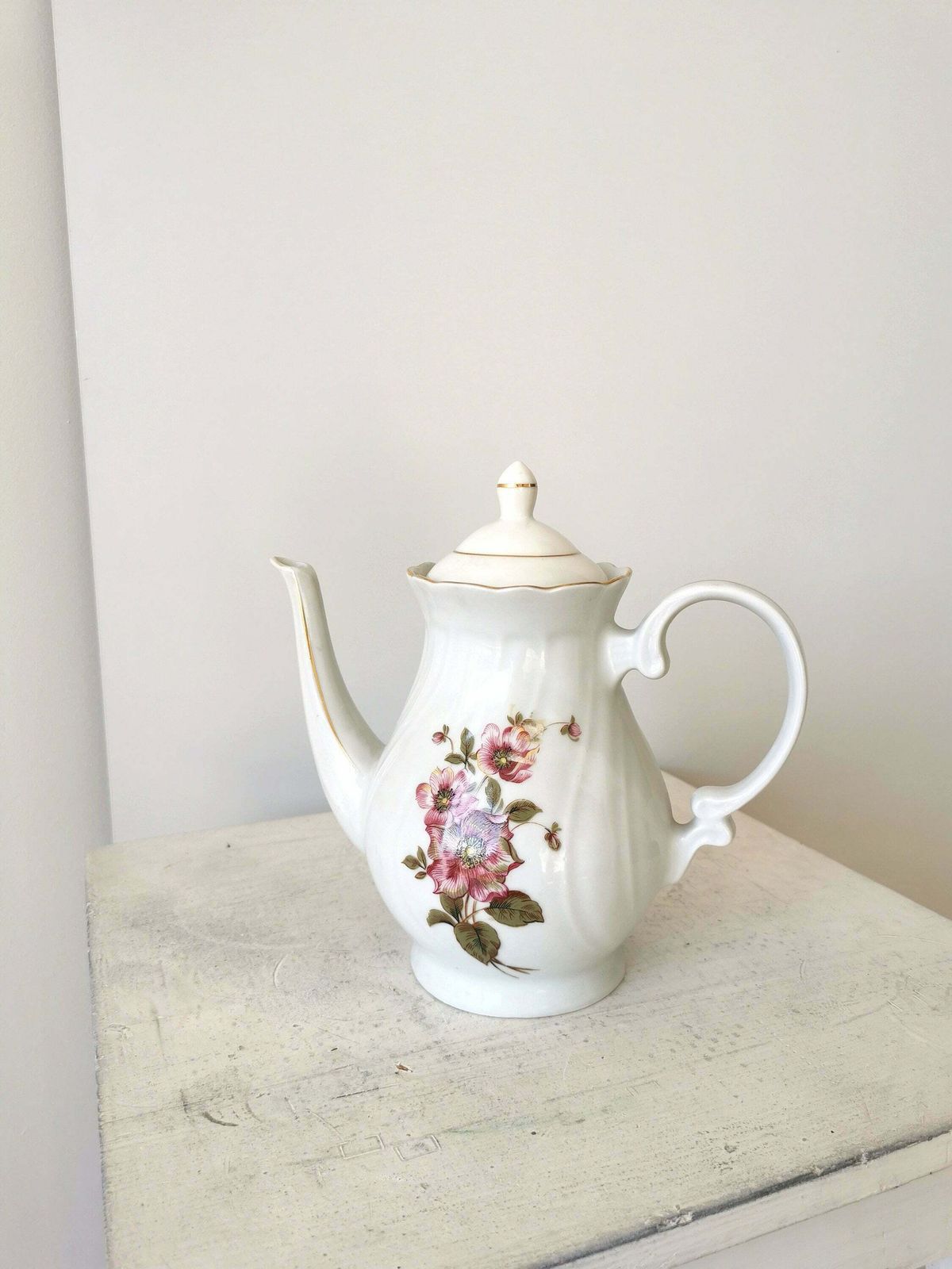 Vintage Royal White Teapot With Rose Moss Motive With Lid And Handle / Japan Porcelain Ceramics / Gold Pink Details Coffee Pot 1960s