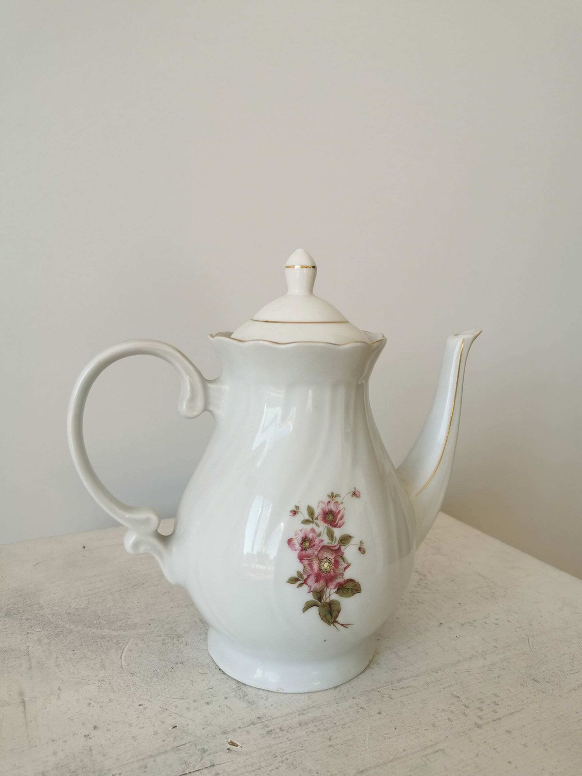 Vintage Royal White Teapot With Rose Moss Motive With Lid And Handle / Japan Porcelain Ceramics / Gold Pink Details Coffee Pot 1960s photo vinterior