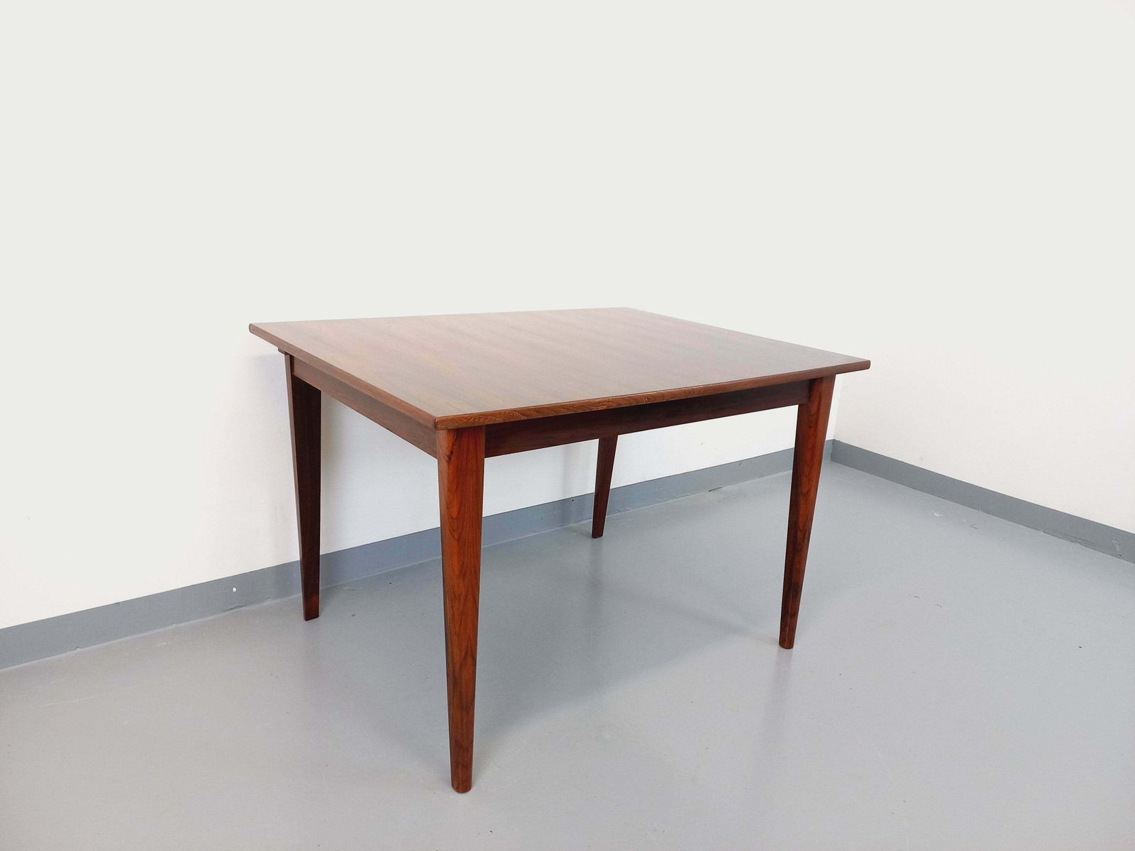 Table rectangulaire en palissandre, années 1960 photo for sale