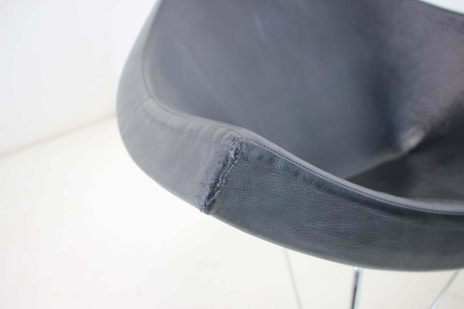 Set Of Two Leather Original George Nelson Coconut Chairs, Vitra photo for sale