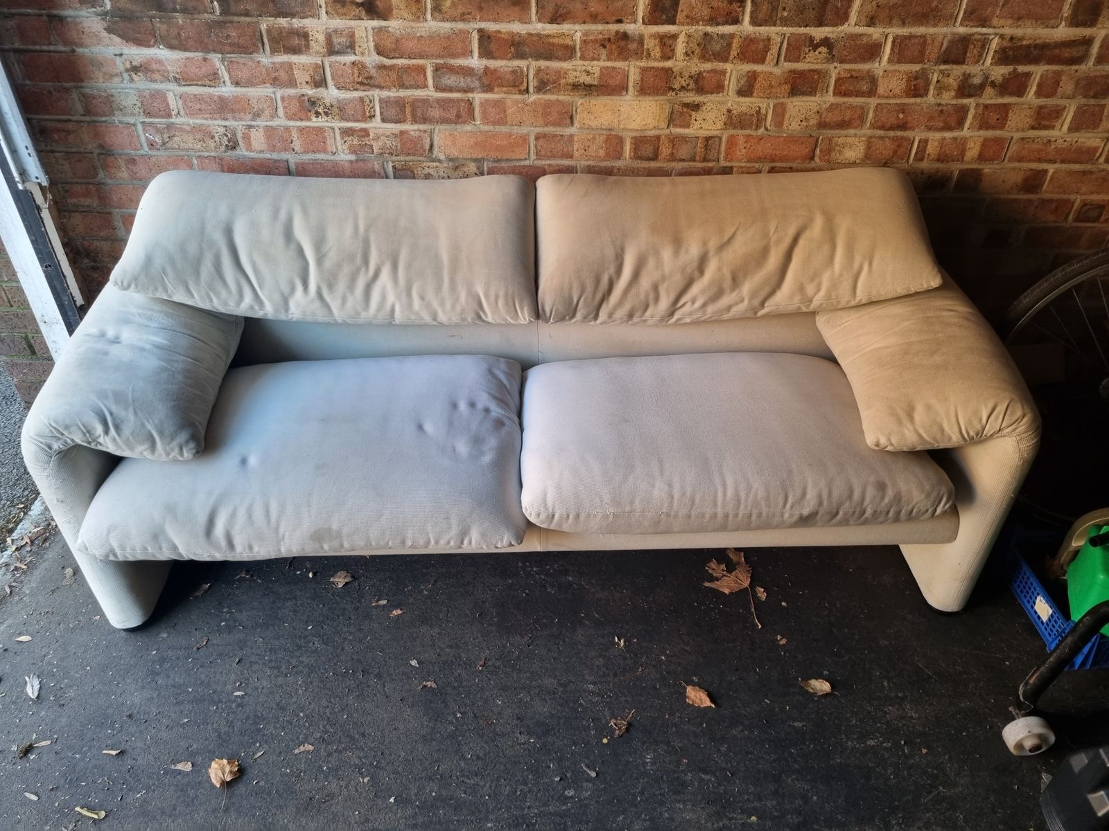 Cassina Maralunga 2 Seater Sofa In Original Ecru Off White Upholstery photo for sale