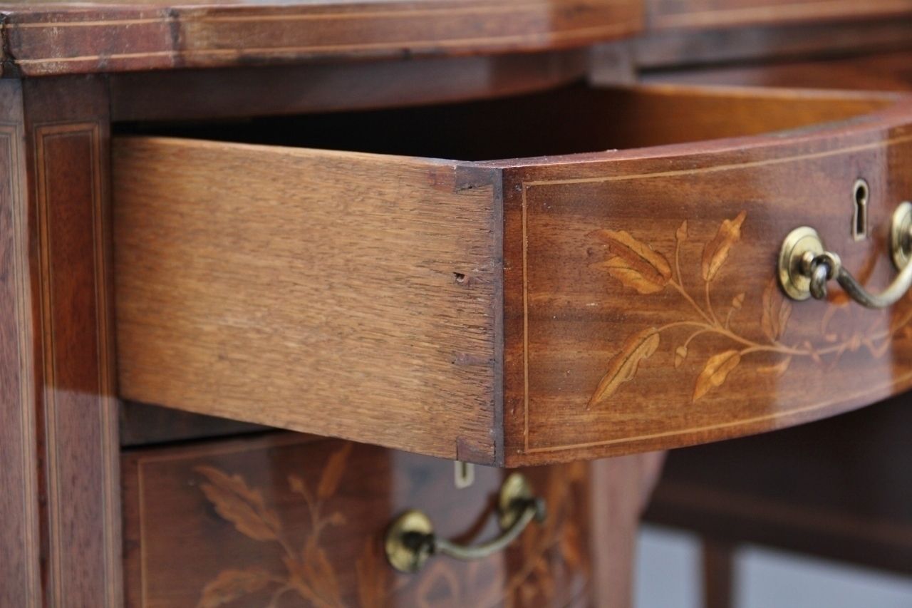 photo vinterior 19th Century Inlaid Mahogany Desk
